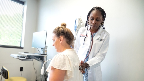 A Rutgers Health physician examines a patient
