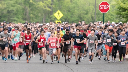 A large crowd of runners starting to race during the Into the Light 5K