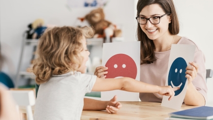 therapist treats girl with ASD