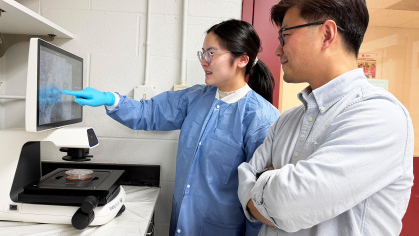 Rutgers neuroscientists Peng Jiang (at right) and Mengmeng Jin conduct research on microglia.