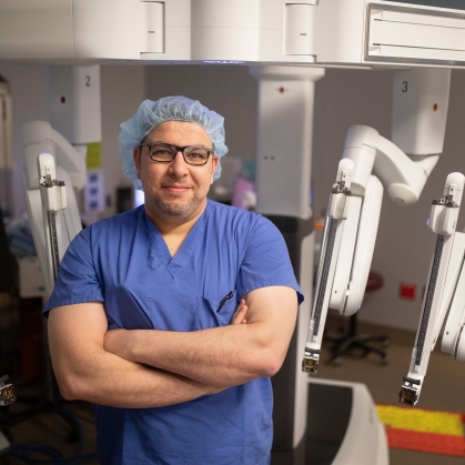 A surgeon with the daVinci robotic surgical system