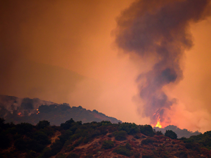 Smoke and fire on wooded land