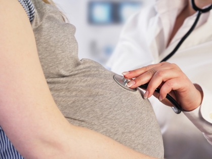doctor examining pregnant women