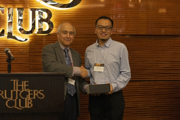 Senior Vice Chancellor Bishr Omary and Shuo Xiao, a recipient of the Basic Sciences Researcher Award, Early Career.